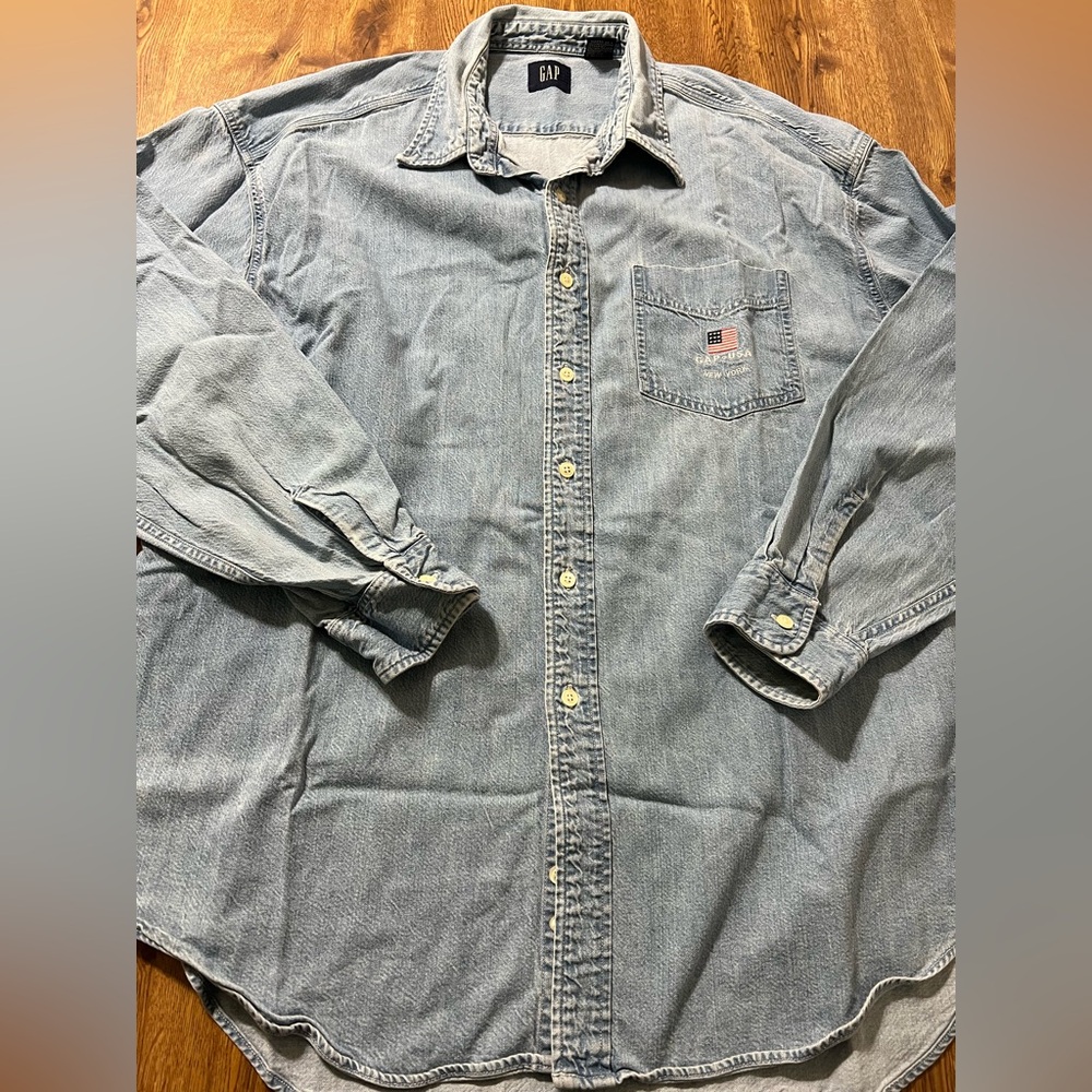 Mens GAP size XL Light Wash Denim Button down Shirt Y2K